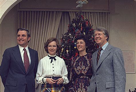 File:Walter Mondale, Rosalynn Carter, Joan Mondale and Jimmy Carter.jpg - Wikimedia Commons