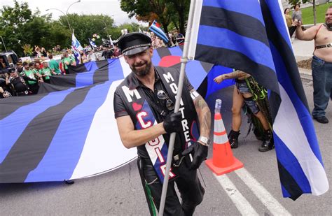 [Photos] Le défilé de la Fierté fête ses 10 ans à Montréal – Journal Métro