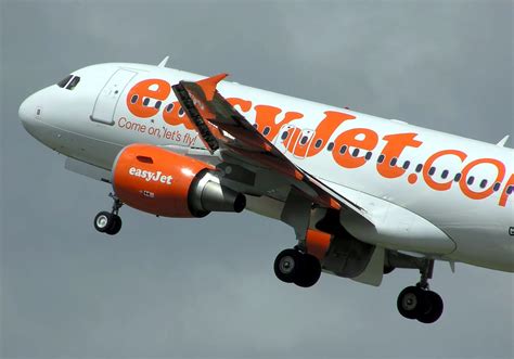 File:Easyjet.takeoff.closeup.300506.arp.jpg