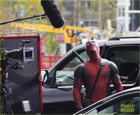 Photo: ryan reynolds films some deadpool scenes 30 | Photo 3344053 ...