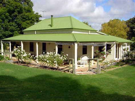 Homestead cottage | Australia house, Australian country houses, Farmhouse exterior