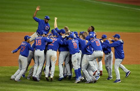 White Sox fan Obama bears no ill will toward Cubs, invites team to White House | PBS NewsHour