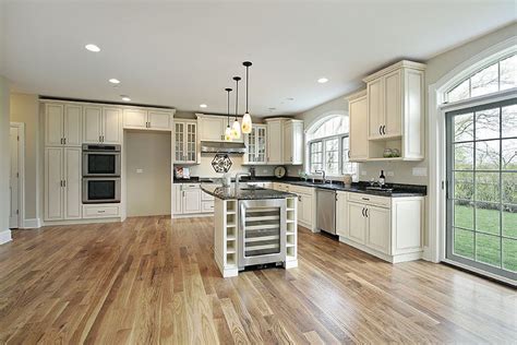 30 Antique White Kitchen Cabinets (Design Photos) - Designing Idea