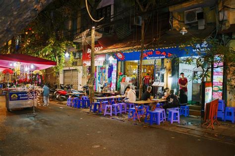 Hanoi, Vietnam editorial photo. Image of lights, quarter - 136697956