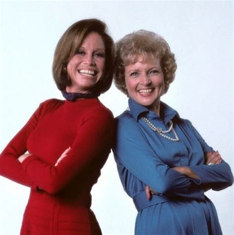 Mary Tyler Moore & Betty White | Betty white, Mary tyler moore show, Mary tyler moore