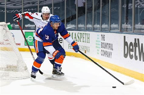 Mat Barzal's hat trick leads Islanders past Capitals