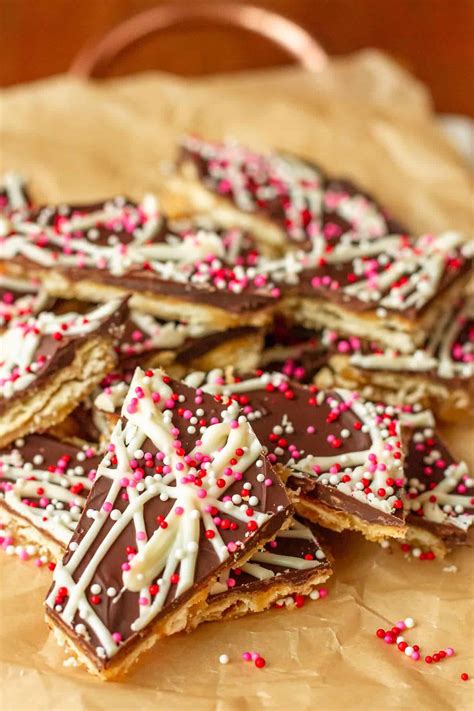 4-Ingredient Saltine Cracker Toffee (Crack Crackers) – Unsophisticook