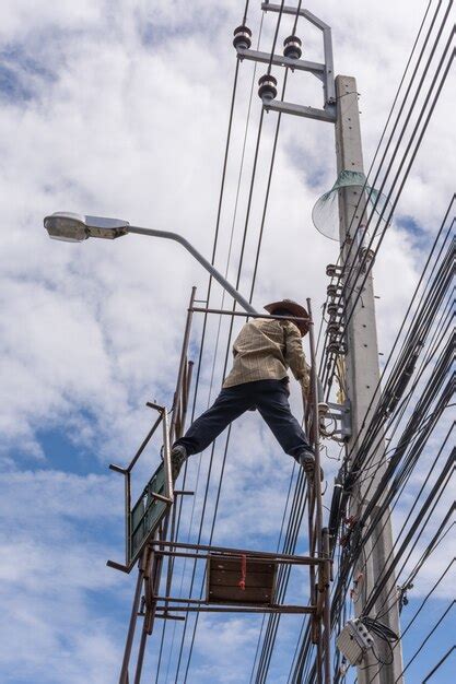 Premium Photo | Worker working to install electric line