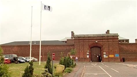 Norwich Prison: Some inmates 'too frightened to leave cells' - BBC News