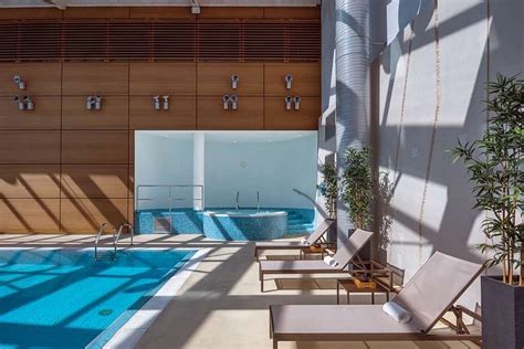 Hilton Geneva Hotel & Conference Centre Pool Pictures & Reviews - Tripadvisor