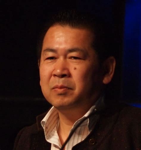 Datei:Yu Suzuki - Game Developers Conference 2011 - Day 3.jpg – Wikipedia