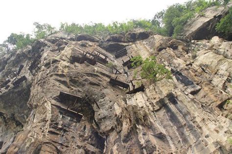 The Bizarre Hanging Coffins Of China And The Philippines