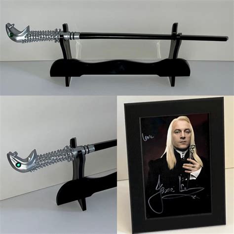 Harry Potter - Lucius Malfoy Replica Prop Wand with Deluxe Wooden Display + Framed Photo - Catawiki