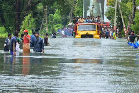 Hunderttausende fliehen vor der Jahrhundertflut in Kerala | NZZ