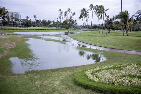 Yesterday’s wet weather here in Kahala | i L i n d