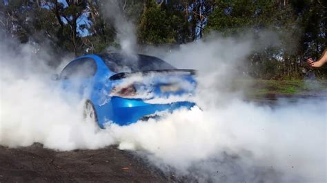 A reasonably impressive burnout | '09 Ford XR8 - YouTube