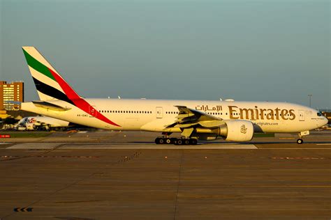 (A6-EWC) Emirates Boeing 777-200LR by Josh Holsenbeck | AeroXplorer Photo Database