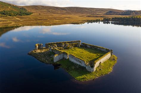 Lochindorb Castle - Base of the Wolf of Badenoch - Photo by Longyester ...