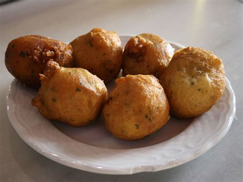 Buñuelos de Queso Recipe (Puerto Rican cheese fritters) | Whats4eats