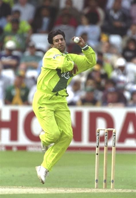 Wasim Akram (Cricketer) Height, Age, Wife, Children, Family, Biography ...