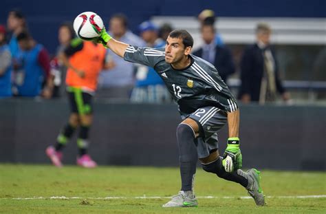 Nahuel GUZMAN replaces Sergio ROMERO in Argentina World Cup team ...