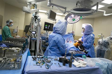 Robotic surgery allows knee-replacement patient to get back on his feet ...