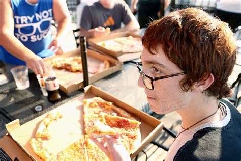 A new champion: Man downs large cheese pizza in 6 minutes, 16 seconds for competition | Local ...