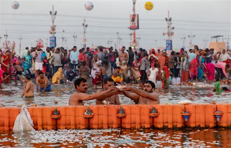 Kumbh Mela in India: Storia e date del più grande pellegrinaggio al Mondo