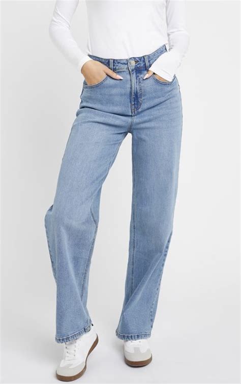 Dunnes Stores fans set to love new pair of retro denim jeans on the shelves for €25 - here's how ...