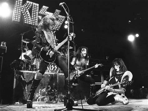 KISS ~London, England...May 15, 1976 (Destroyer Tour) - KISS Photo ...