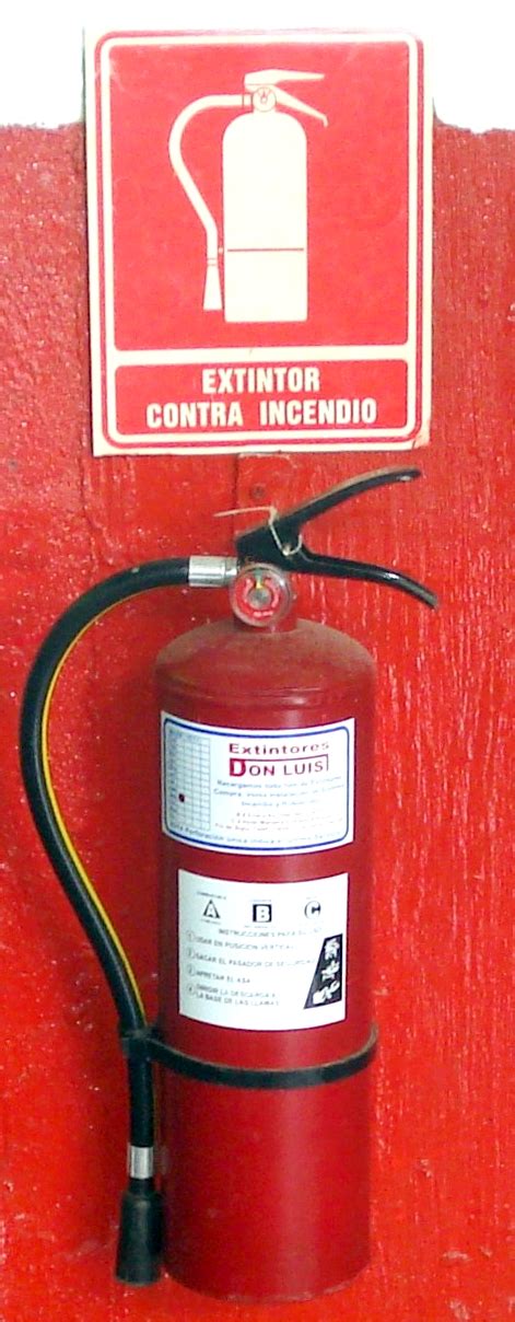 File:Extintor de incendios crop.JPG - Wikimedia Commons