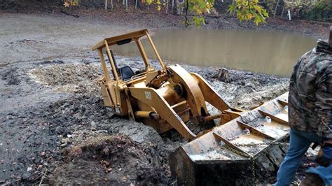 Stuck Cat 953 Track Loader - YouTube