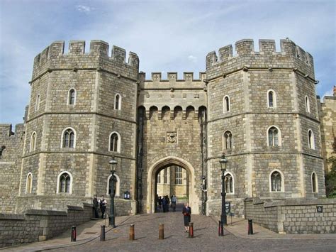 Windsor Castle, Henry VIII gate | Château