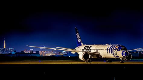 Airplane Boeing 787 at the airport wallpapers and images - wallpapers, pictures, photos