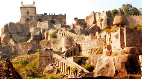 Visit Golconda Fort and Qutab Shahi Tombs