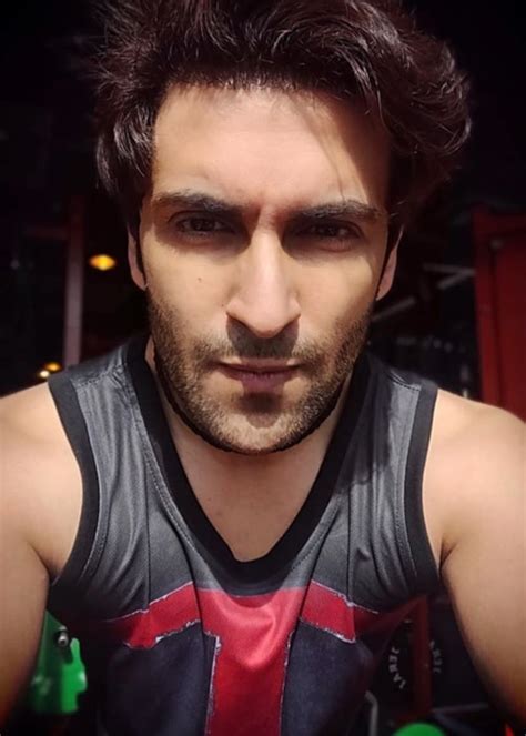 Nandish Sandhu Height, Weight, Age, Body Statistics - Healthy Celeb