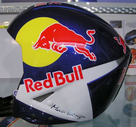 AEROGRAFIE Mau Design: Red Bull ski helmet