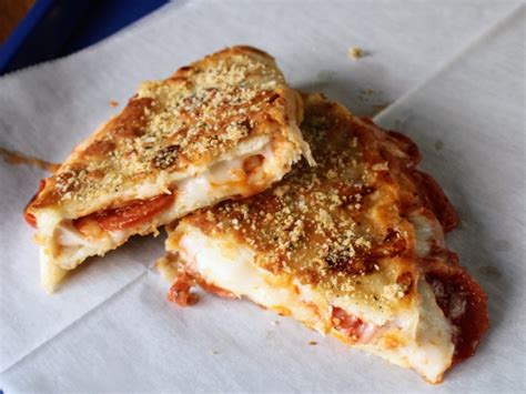 Pepperoni cheesy flatbread pizza melt | Recipe | Bounded by Buns