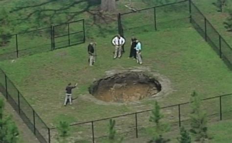 A massive sinkhole has reopened in Florida, two years after it consumed ...