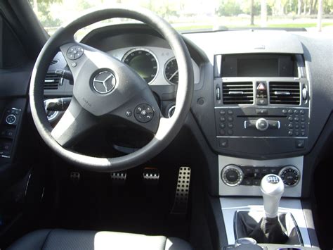 File:2007 Mercedes-Benz C300 Avantgarde (W204) interior 01.jpg ...