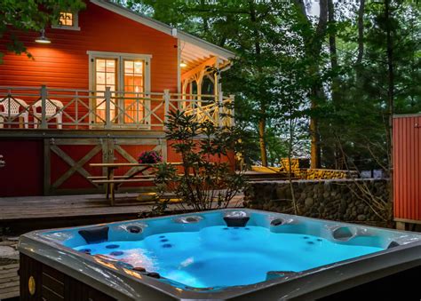 The Best Michigan Airbnbs with Hot Tubs