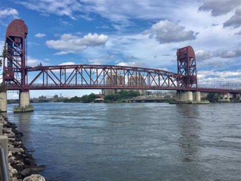 Roosevelt Islander Online: Boat Crashes Into Roosevelt Island Bridge Early This Morning Snapping ...