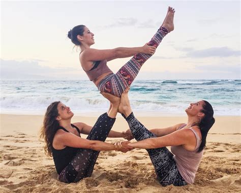 Marissa, @angelfoodie @kellilovemusic all three of us rocking gear by @onetribeapparel ...