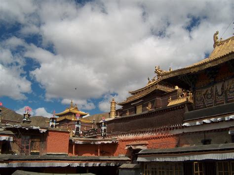 The path to the center in Tibetan architecture - The Architectural ...