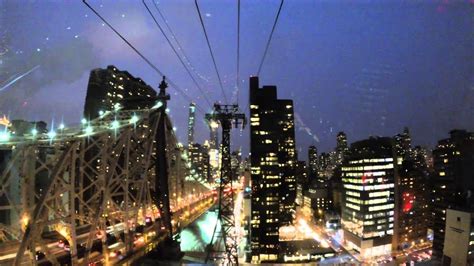 The Roosevelt Island tramway to New York City at night - YouTube