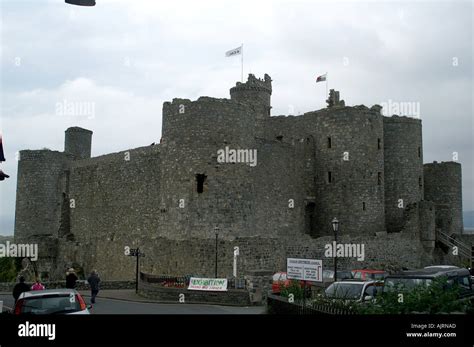 Harlech castle siege hi-res stock photography and images - Alamy