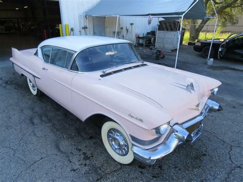 1957 Pink Cadillac Coupe DeVille Series 62. - Classic Cadillac DeVille 1957 for sale