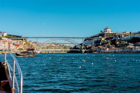 Torcido esperança proposição boat from porto to douro valley Manuscrito Vírus Jovem senhora