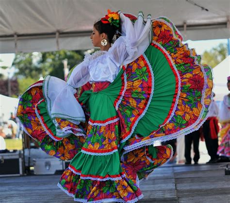 Mexican Dance | Mexican dance dress, Mexican folklore, Traditional mexican dress