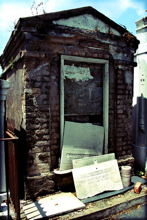 Unkept Tomb | at Lafayette Cemetery in New Orleans, Lousiann… | Hvnly | Flickr